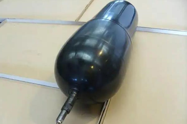 蓄能器里面的液壓油有哪些污染與危害？